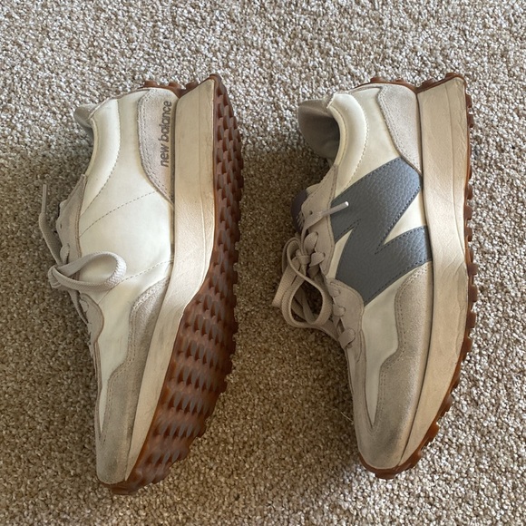 New Balance 327 Sneakers W9.5/M8 in Moonbeam & Grey - Picture 5 of 16